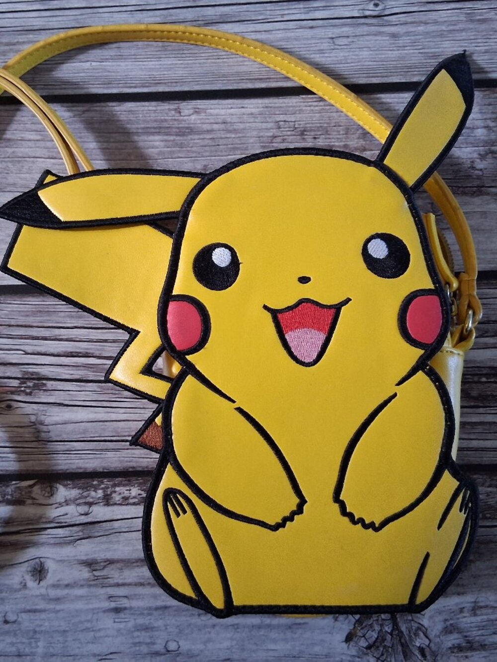 Pikachu Pokemon Purse, GUC nerdy anime gaming bag discontinued Thinkgeek